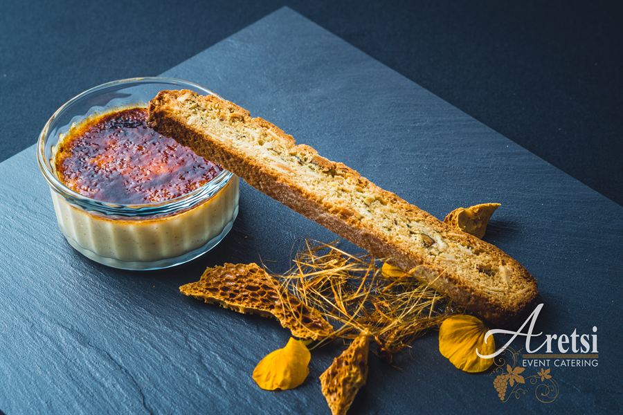 A crème brûlée with biscotti