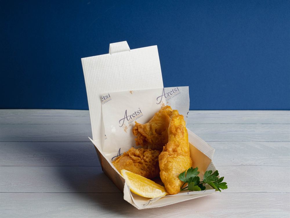 Battered cod with lemon and parsley in an Aretsi box